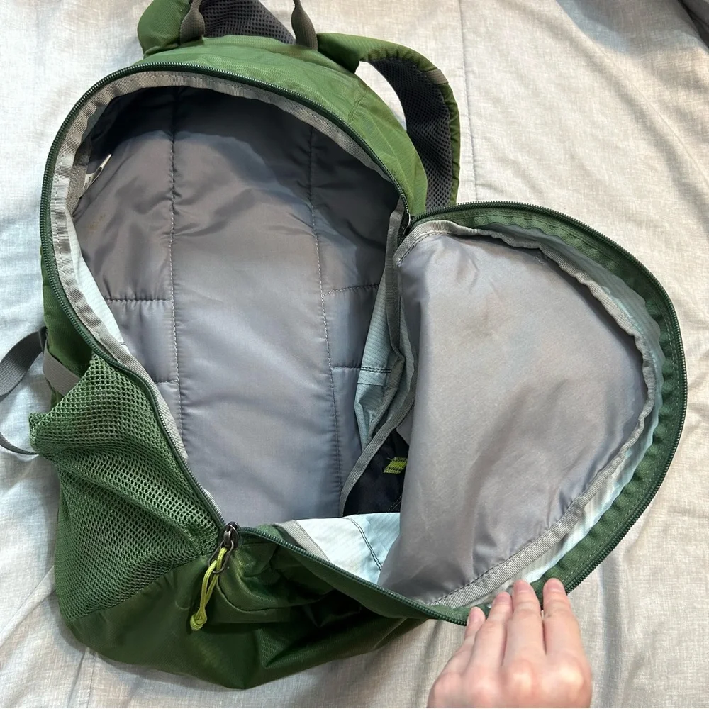 Camelbak Cloud Walker 18 Hydration Green Backpack Hiking Outdoor Gorpcore